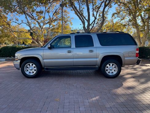 Used 2001 Chevrolet Suburban 2500 LT w/ LT Preferred Equipment Group image 5