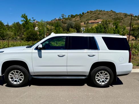 Used 2016 GMC Yukon SLT image 2