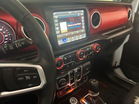 Used 2018 Jeep Wrangler Unlimited Rubicon AWD/4WD image 14