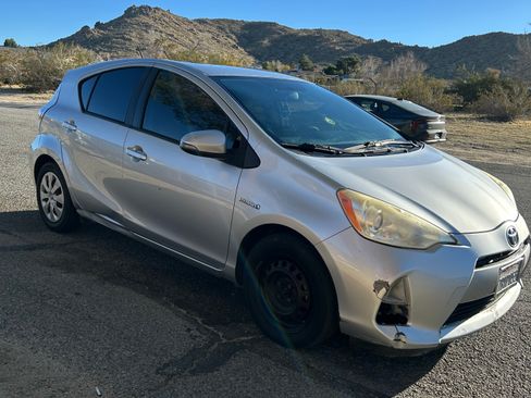 Used 2013 Toyota Prius C Three image 5
