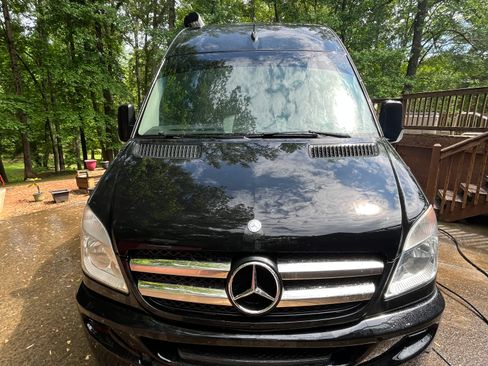 Used 2011 Mercedes-Benz Sprinter 3500 image 9