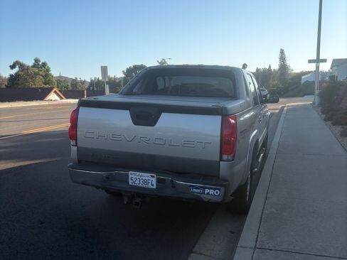 Used 2005 Chevrolet Avalanche Z71 w/ Preferred Equipment Group AWD/4WD image 5