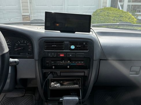 Used 1995 Nissan Pathfinder XE AWD/4WD image 11