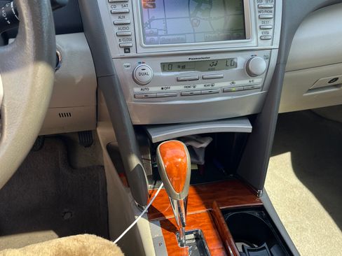 Used 2011 Toyota Camry Hybrid Sedan 4D image 13