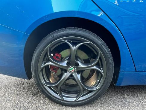 Used 2019 Alfa Romeo Giulia Ti Sport w/ Quick Order Package 22S Sport AWD/4WD image 30