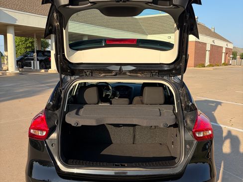 Used 2018 Ford Focus SE FWD image 6