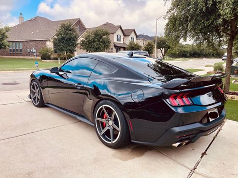 Used 2025 Ford Mustang GT Premium w/ GT Performance Package RWD image 12