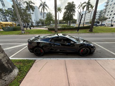 Used 2021 Chevrolet Corvette Stingray Coupe w/ Z51 Performance Package image 4