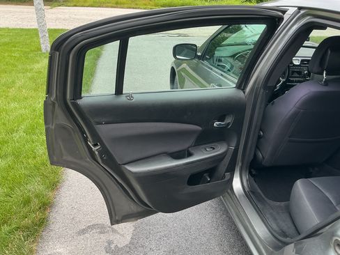 Used 2013 Chrysler 200 Touring FWD image 12