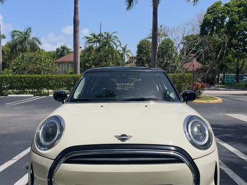 Used 2022 MINI Cooper 2-Door Hardtop w/ Premium Package image 12