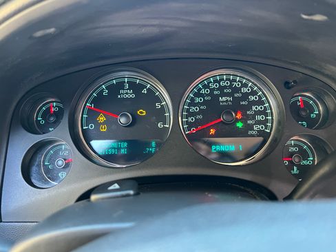 Used 2009 Chevrolet Suburban 2500 LT AWD/4WD image 17