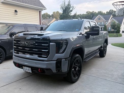 Used 2025 GMC Sierra 2500 AT4 w/ AT4 Premium Plus Package AWD/4WD image 2
