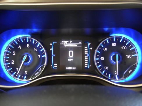 Used 2020 Chrysler Voyager Lxi image 18