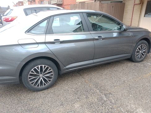 Used 2021 Volkswagen Jetta SE w/ SE Cold Weather Package image 4