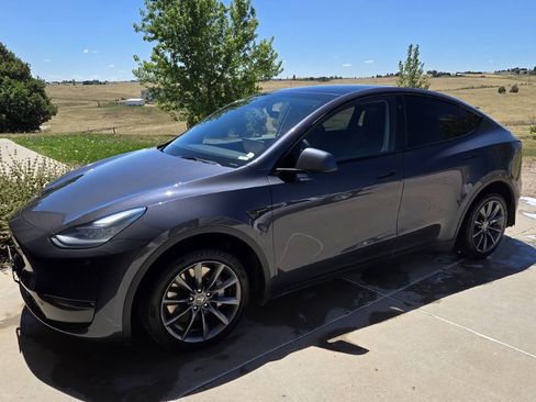Used 2021 Tesla Model Y Long Range AWD/4WD image 2