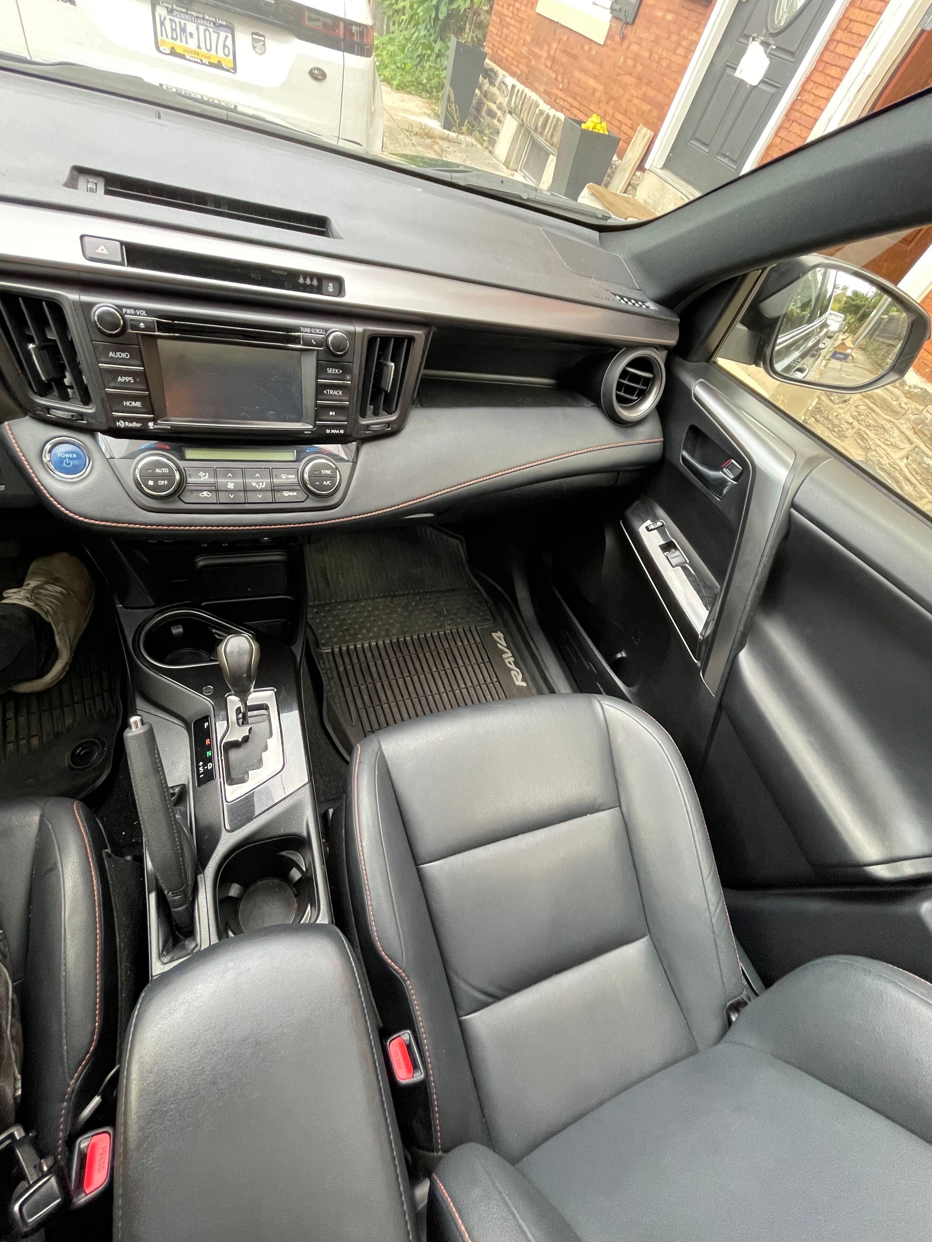 Used 2018 Toyota RAV4 SE AWD/4WD image 9