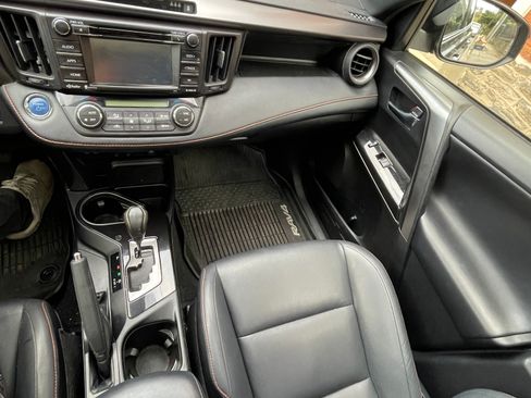 Used 2018 Toyota RAV4 SE AWD/4WD image 9