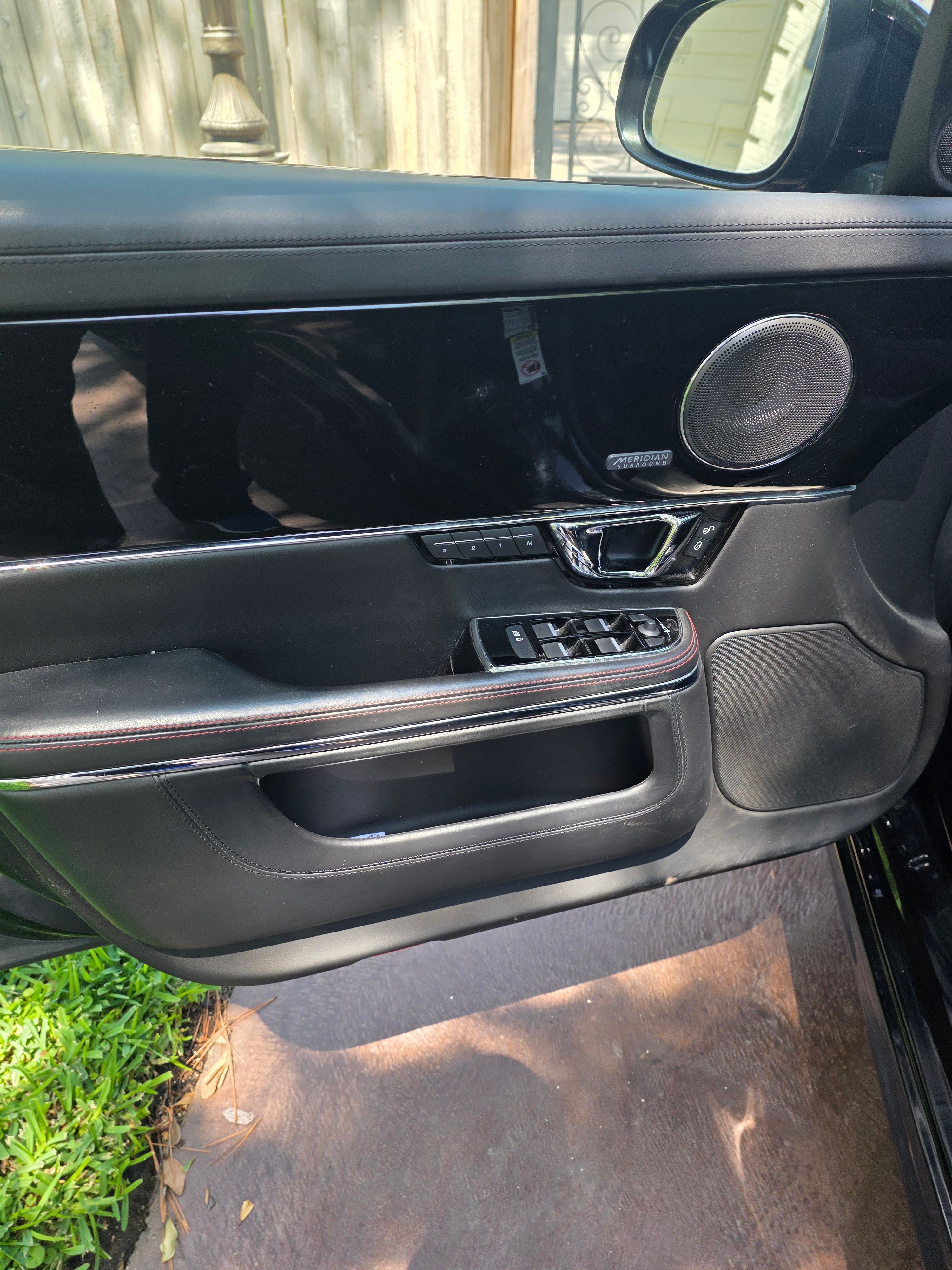Used 2016 Jaguar XJ R RWD image 11