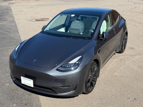 Used 2022 Tesla Model Y Performance image 4
