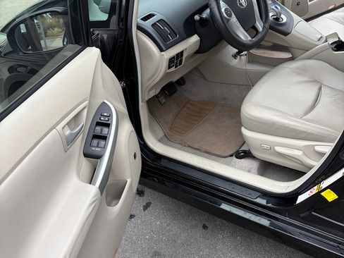 Used 2011 Toyota Prius Four w/ Navigation Pkg FWD image 6
