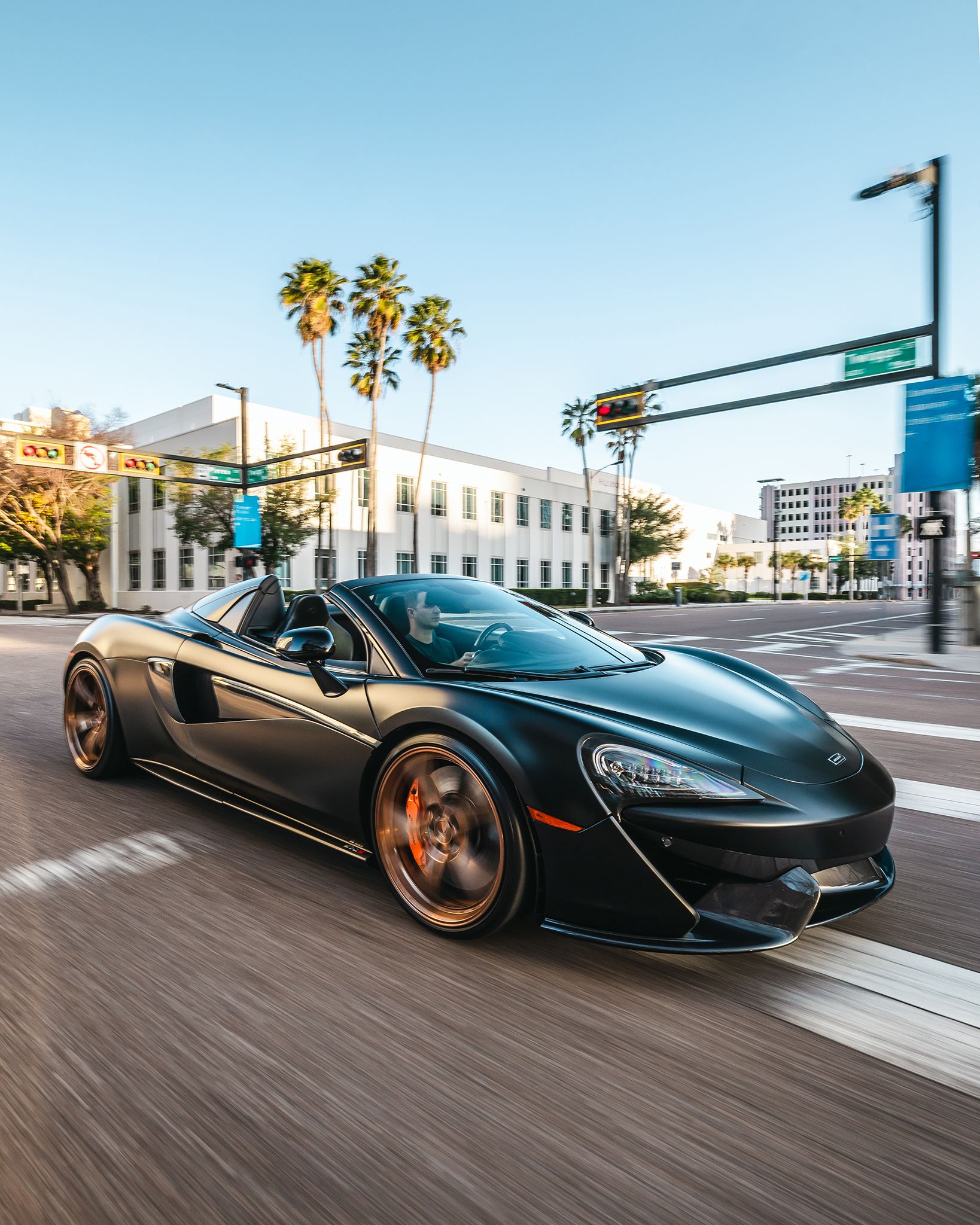Used 2019 McLaren 570S Spider RWD image 9