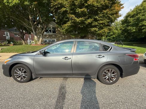 Used 2015 Nissan Altima 2.5 S w/ Special Edition Package FWD image 2