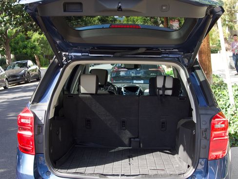 Used 2017 Chevrolet Equinox Premier w/ Enhanced Convenience Package image 22