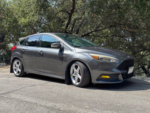 Used 2016 Ford Focus ST w/ Equipment Group 402A image 4