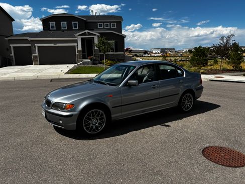 Used 2005 BMW 330xi Sedan AWD/4WD image 2