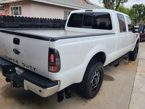 Used 2010 Ford F250 Lariat image 10