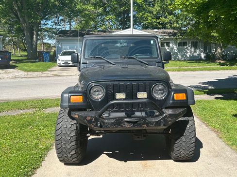Used 2005 Jeep Wrangler Unlimited Rubicon AWD/4WD image 2