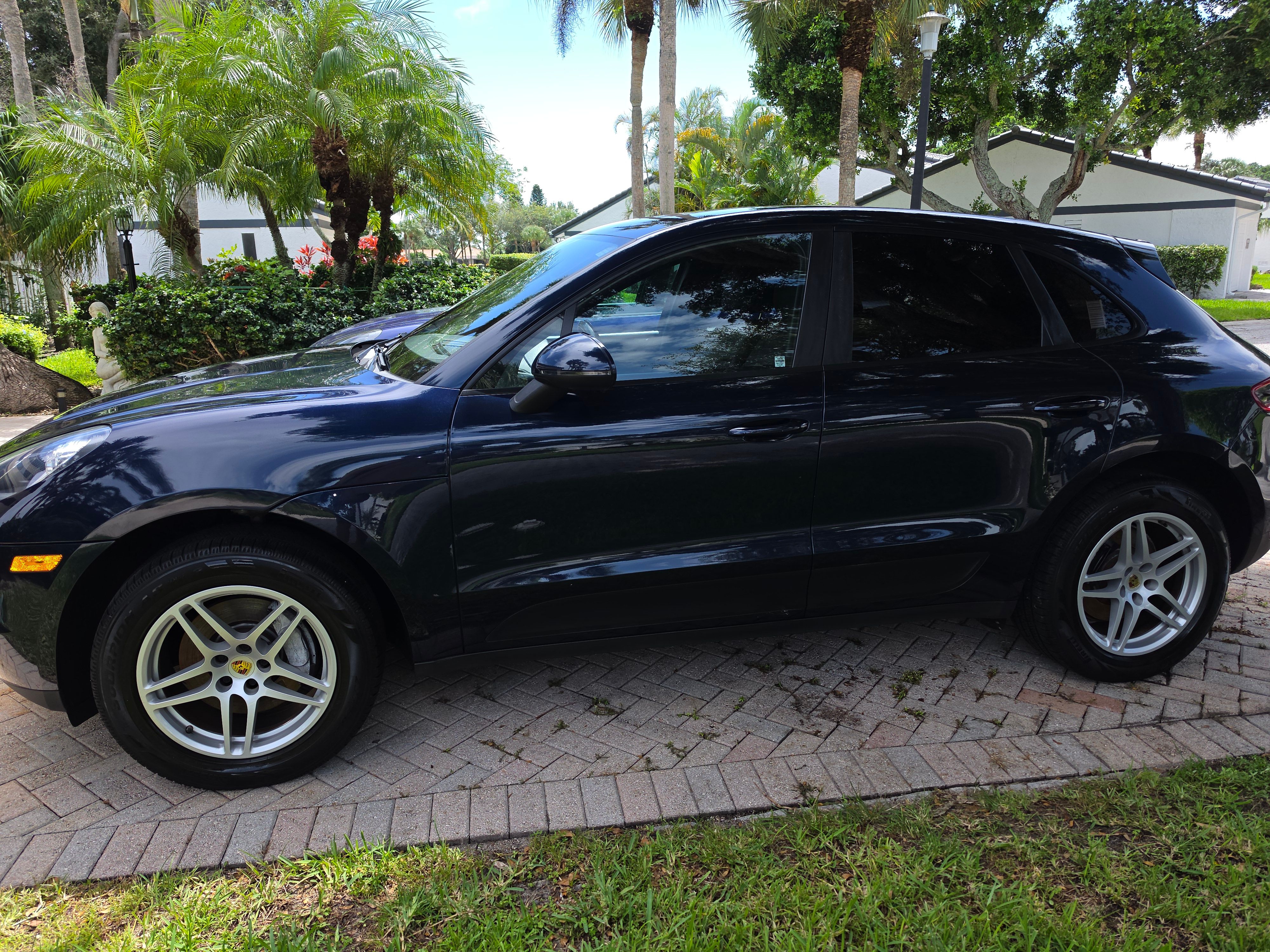 Used 2017 Porsche Macan AWD/4WD image 2