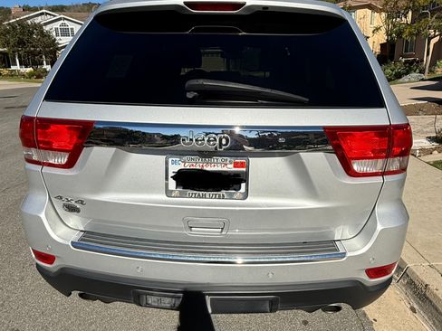 Used 2013 Jeep Grand Cherokee Overland image 8