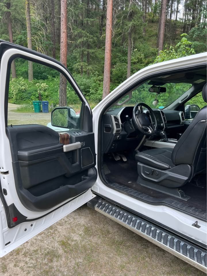 Used 2019 Ford F150 Lariat w/ Equipment Group 502A Luxury AWD/4WD image 4