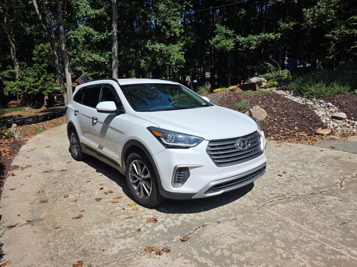 Used 2017 Hyundai Santa Fe SE FWD image 1