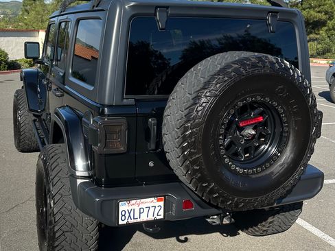 Used 2019 Jeep Wrangler Unlimited Sahara image 20