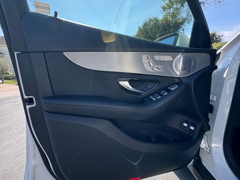 Used 2019 Mercedes-Benz GLC 350e 4MATIC image 14