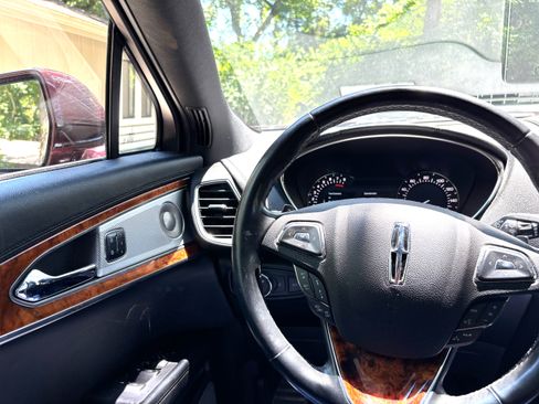 Used 2018 Lincoln MKX Reserve w/ Luxury Package AWD/4WD image 11