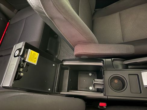 Used 2014 Toyota FJ Cruiser 4WD image 19