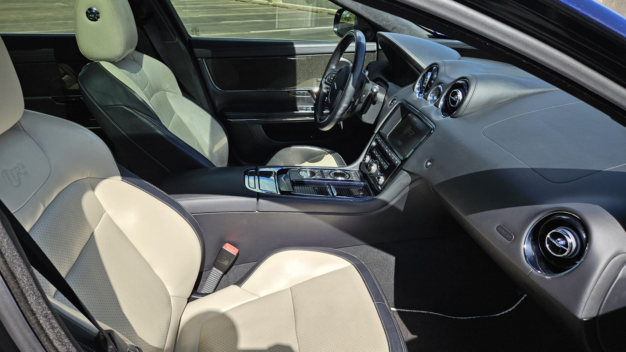 Used 2014 Jaguar XJ R RWD image 20