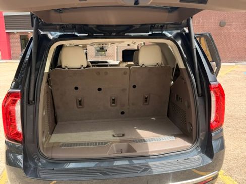 Used 2021 GMC Yukon Denali w/ Denali Premium Package RWD image 14