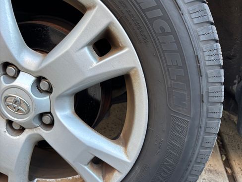 Used 2012 Toyota RAV4 FWD image 16