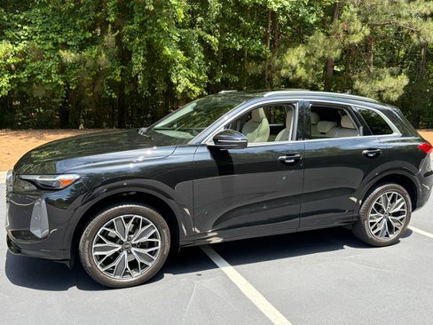 Used 2025 Audi Q5 Premium Plus w/ Premium Plus AWD/4WD image 21