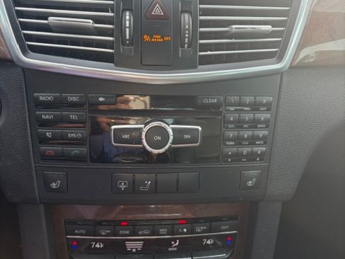 Used 2013 Mercedes-Benz E 350 4MATIC Sedan image 11
