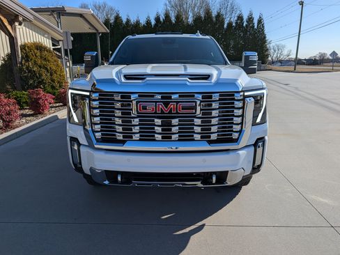 Used 2025 GMC Sierra 3500 Denali image 11