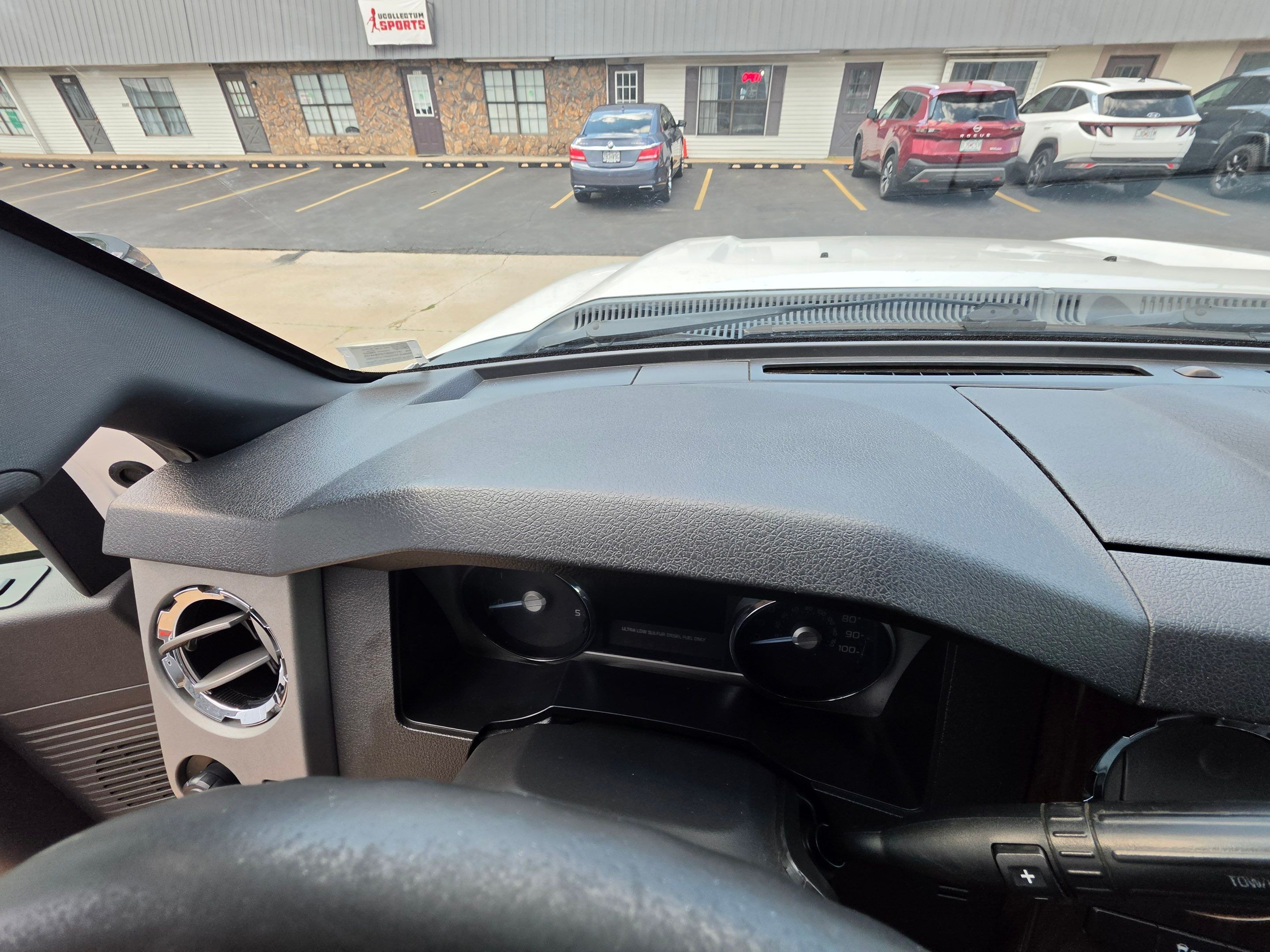 Used 2015 Ford F250 Lariat w/ Lariat Ultimate Package AWD/4WD image 9