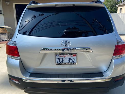 Used 2013 Toyota Highlander Plus FWD image 5