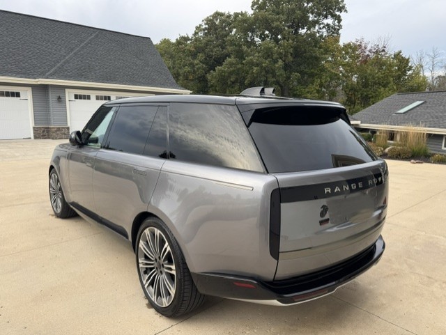 Used 2026 Land Rover Range Rover Long Wheelbase SE AWD/4WD image 9