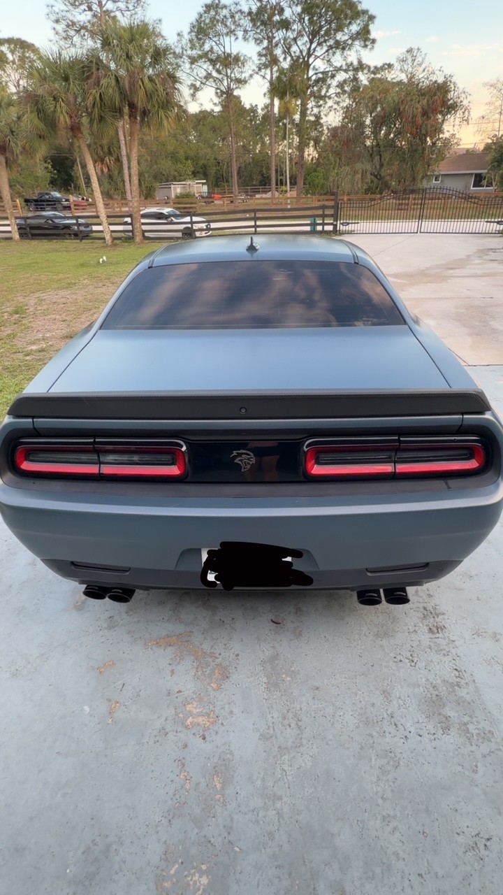 Used 2016 Dodge Challenger SRT Hellcat RWD image 4
