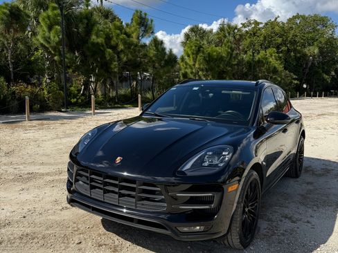 Used 2018 Porsche Macan Turbo image 10